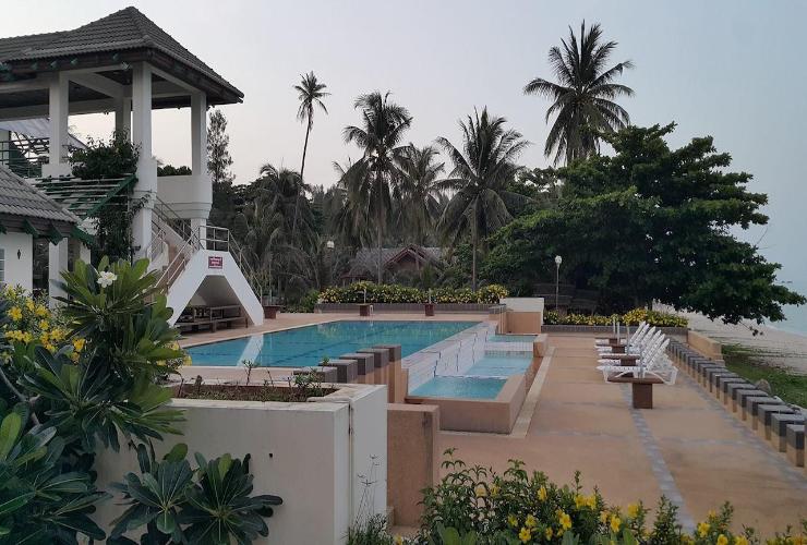 ขนอม โกลเด้น บีช โฮเทล 2.jpg