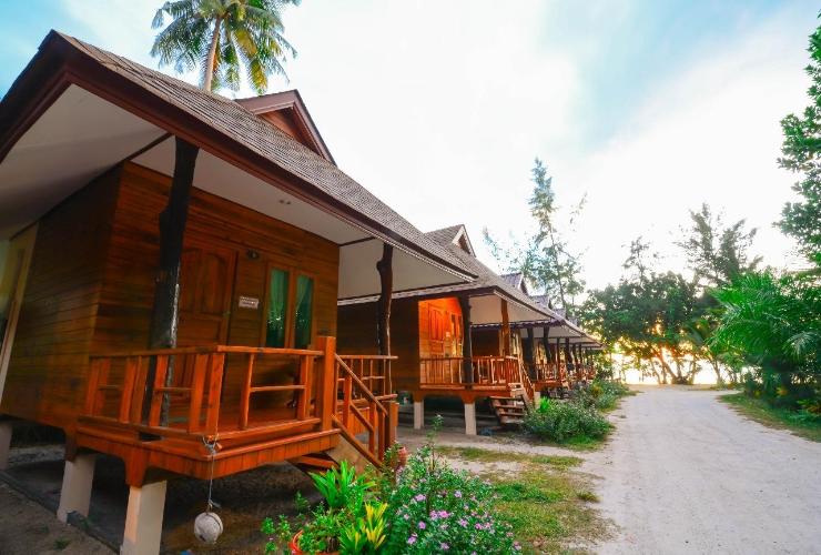 บ้านชายเล รีสอร์ท 2.jpg